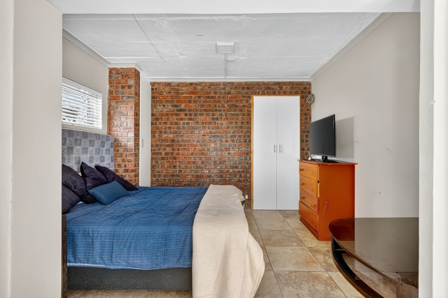 6 Bedroom Property for Sale in Olive Grove Western Cape